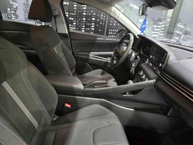 Hyundai Elantra 2023 - Thumbnail 10