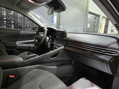 Hyundai Elantra 2023 - Thumbnail 9