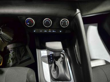 Hyundai Elantra 2023 - Thumbnail 15