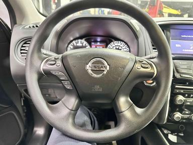 Nissan Pathfinder 2017 - Thumbnail 13