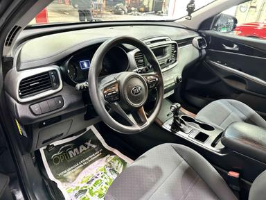 Kia Sorento 2017 - Thumbnail 8