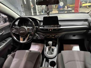Kia Forte 2022 - Thumbnail 8