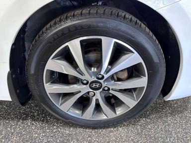 Hyundai Accent Hatchback 2016 - Thumbnail 17