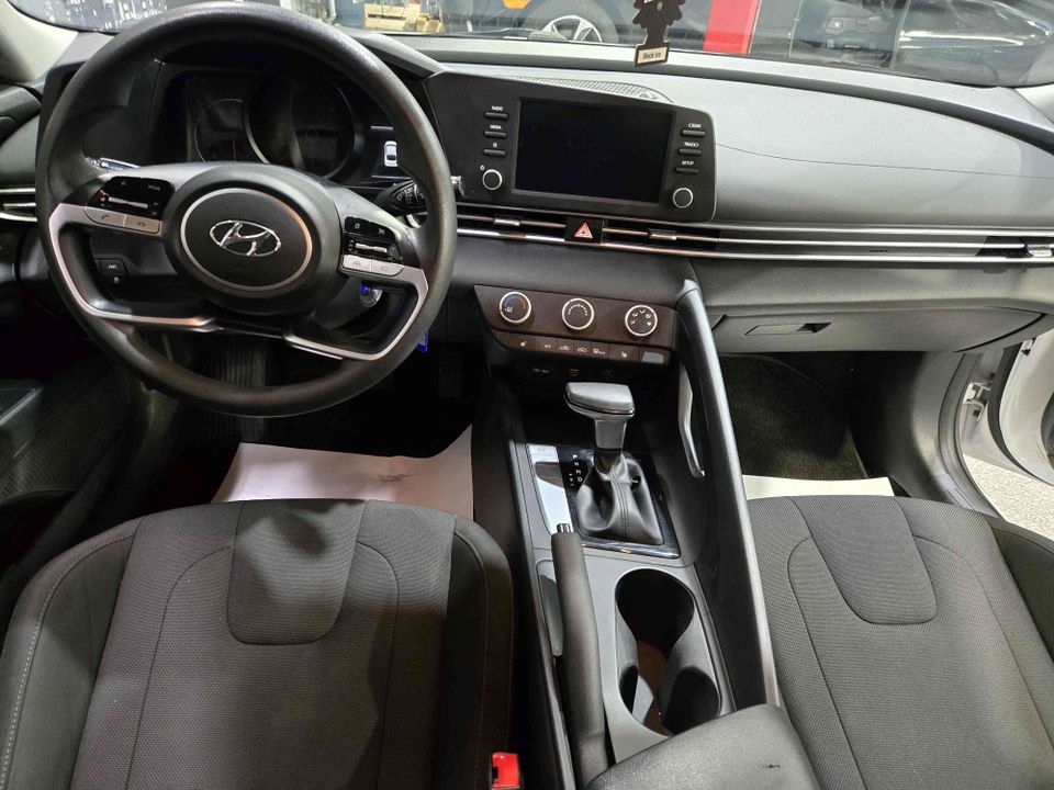 Hyundai Elantra Sedan 2021 - Image 8