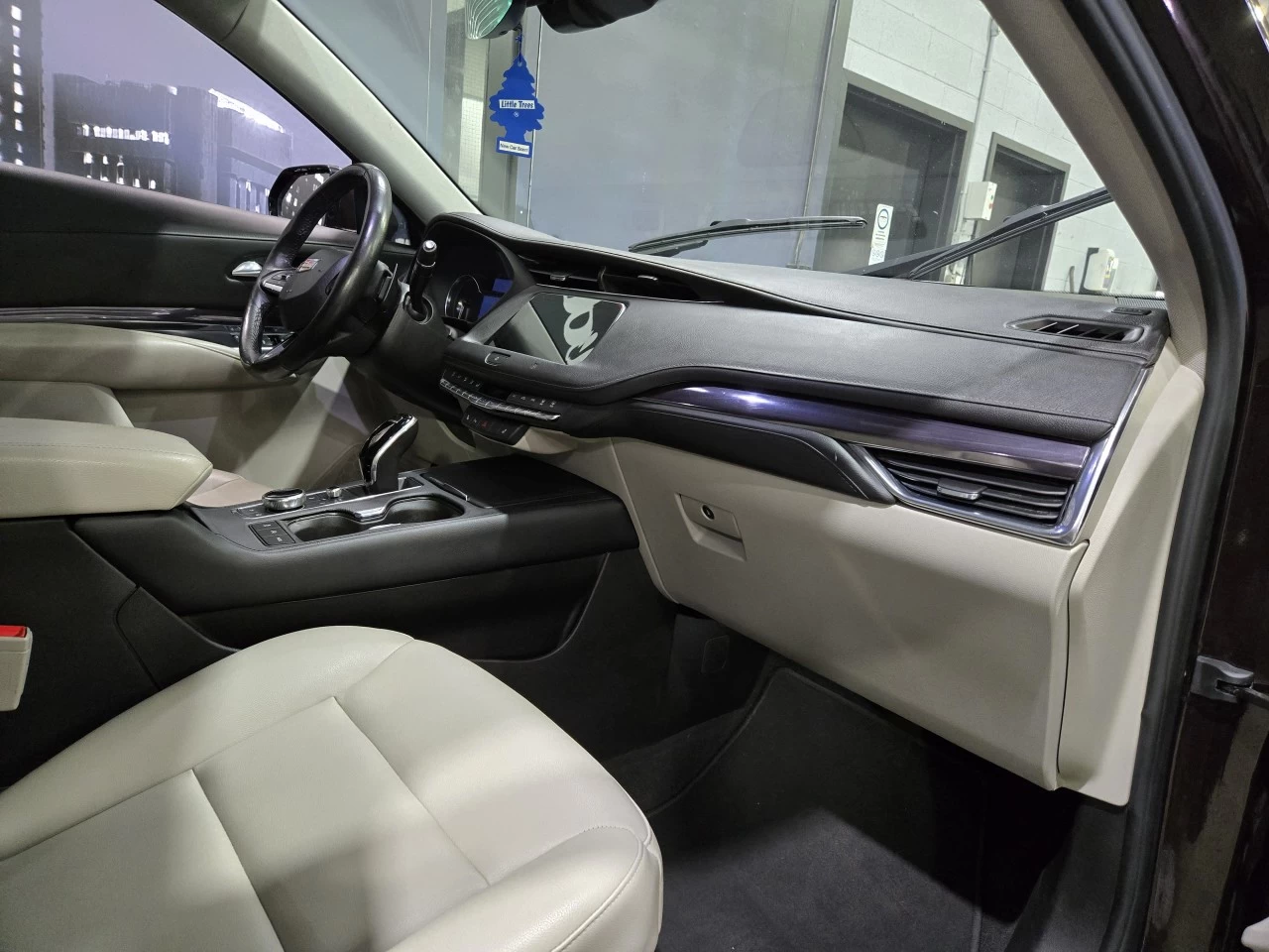 2021 Cadillac XT4 AWD Luxury Image principale