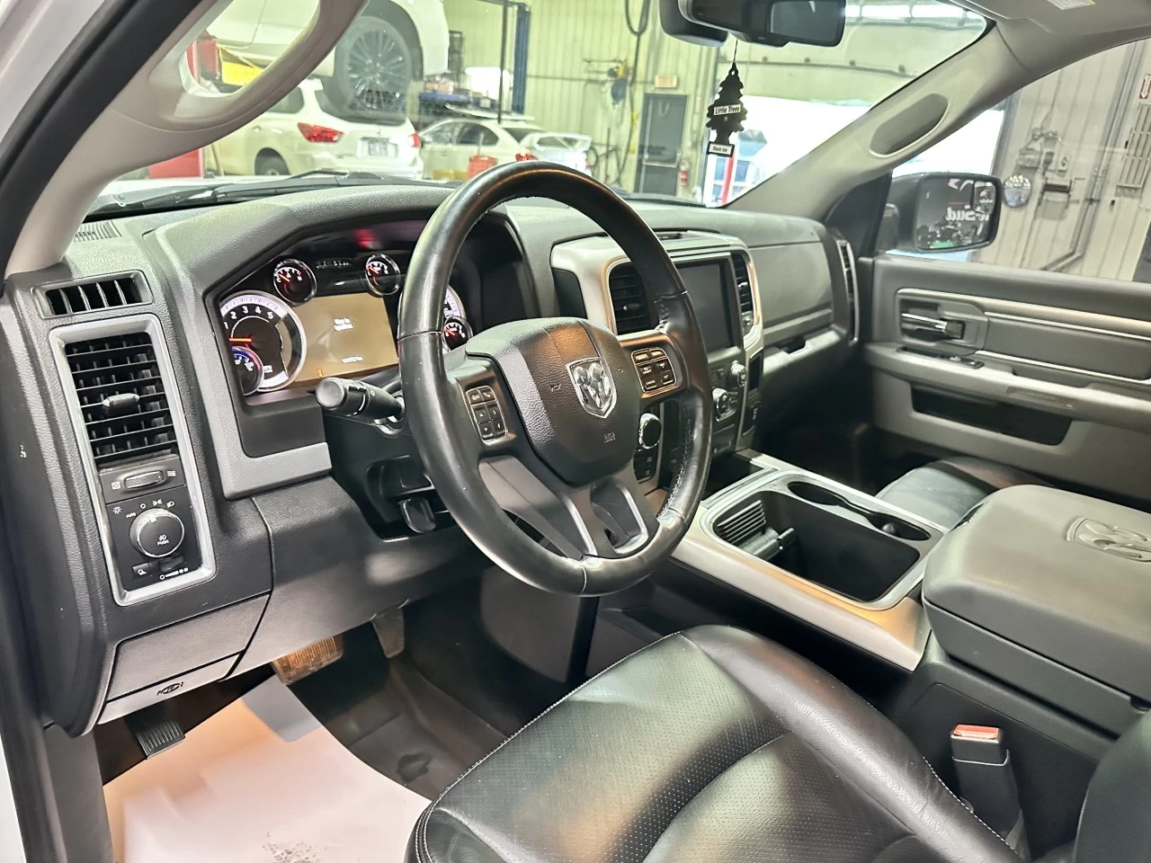 2018 Ram 1500 SLT ECODIESEL CUIR Image principale