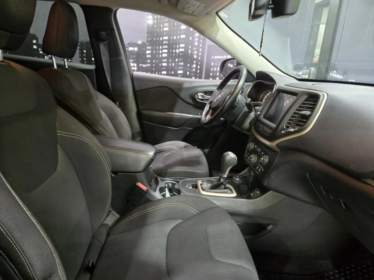 2016 Jeep Cherokee North V6 4X4 BAS KILO Image principale