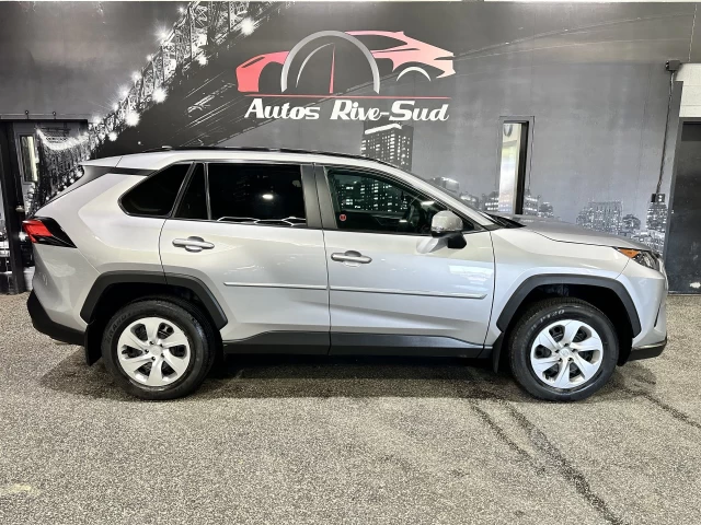 Toyota RAV4 LE AWD 2021