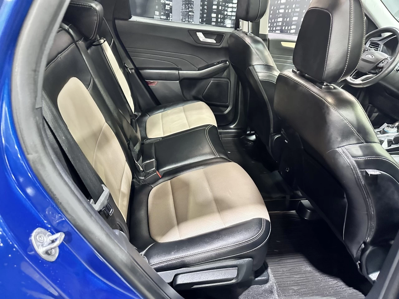 2022 Ford Escape Titanium Hybrid AWD Main Image