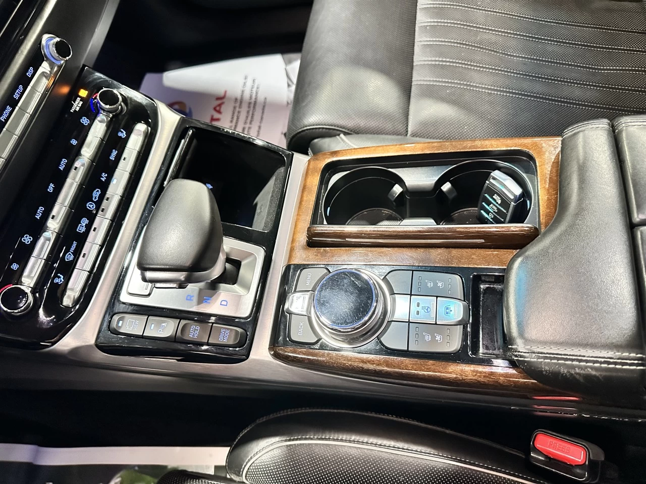 2017 Genesis G90 Ultimate 5.0L Image principale