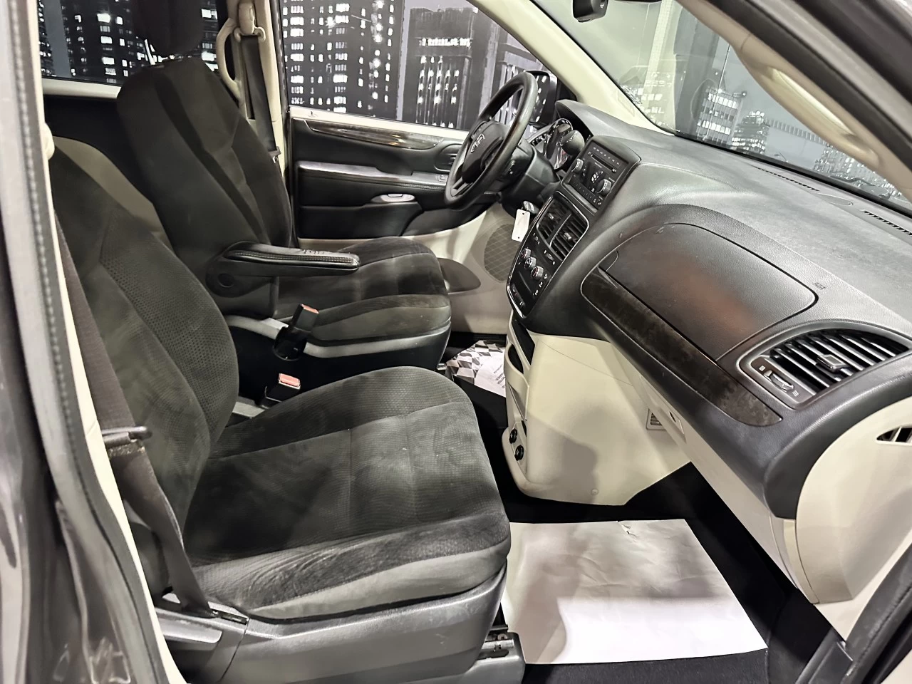 2019 Dodge Grand Caravan STOW N GO Main Image