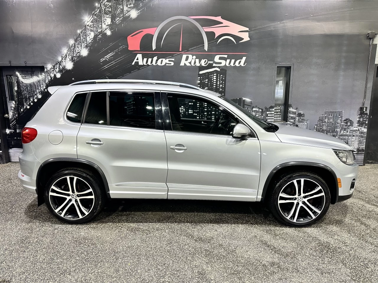 2017 Volkswagen Tiguan HIGHLINE R LINE 4 MOTION Main Image