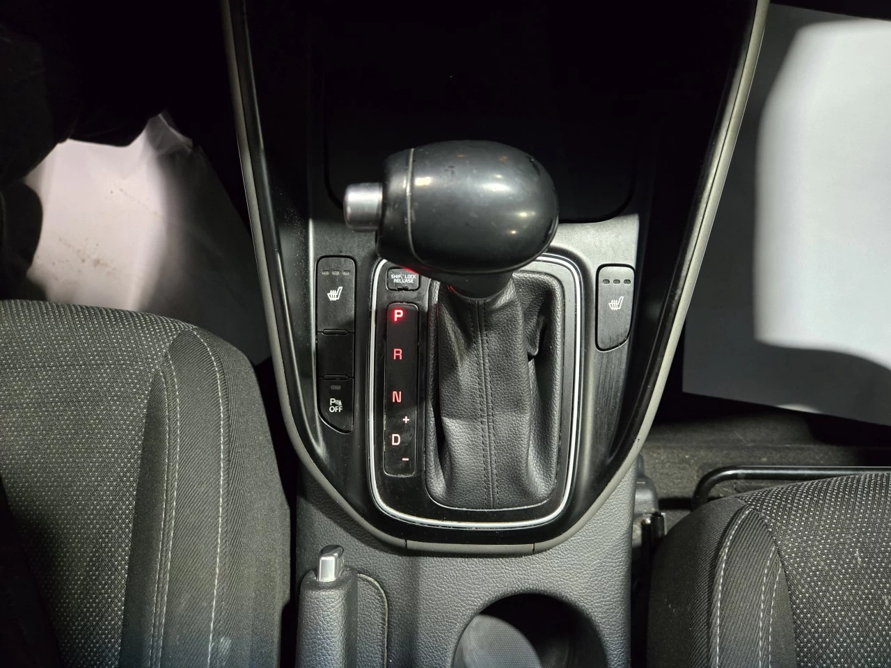2017 Kia Rondo LX Main Image