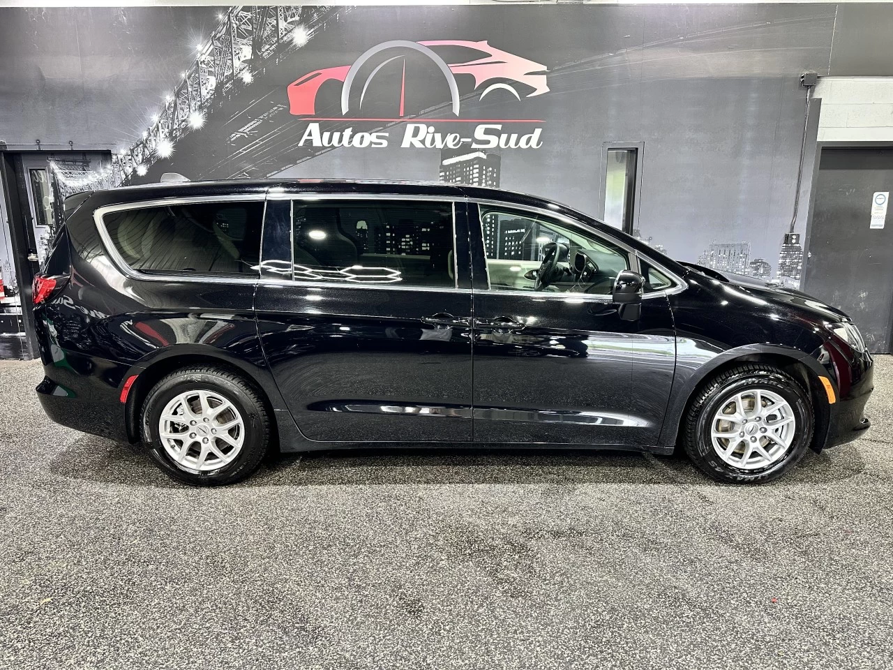 2024 Chrysler Grand Caravan SXT STOW N GO Image principale