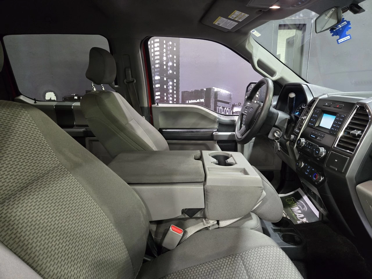 2016 Ford F-150 XLT *SUPERCREW* Main Image