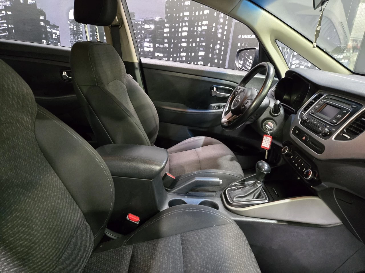 2017 Kia Rondo LX Main Image