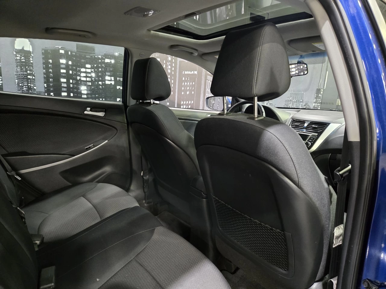 2017 Hyundai Accent GLS TOIT TRÈS PROPRE BAS KILO Image principale