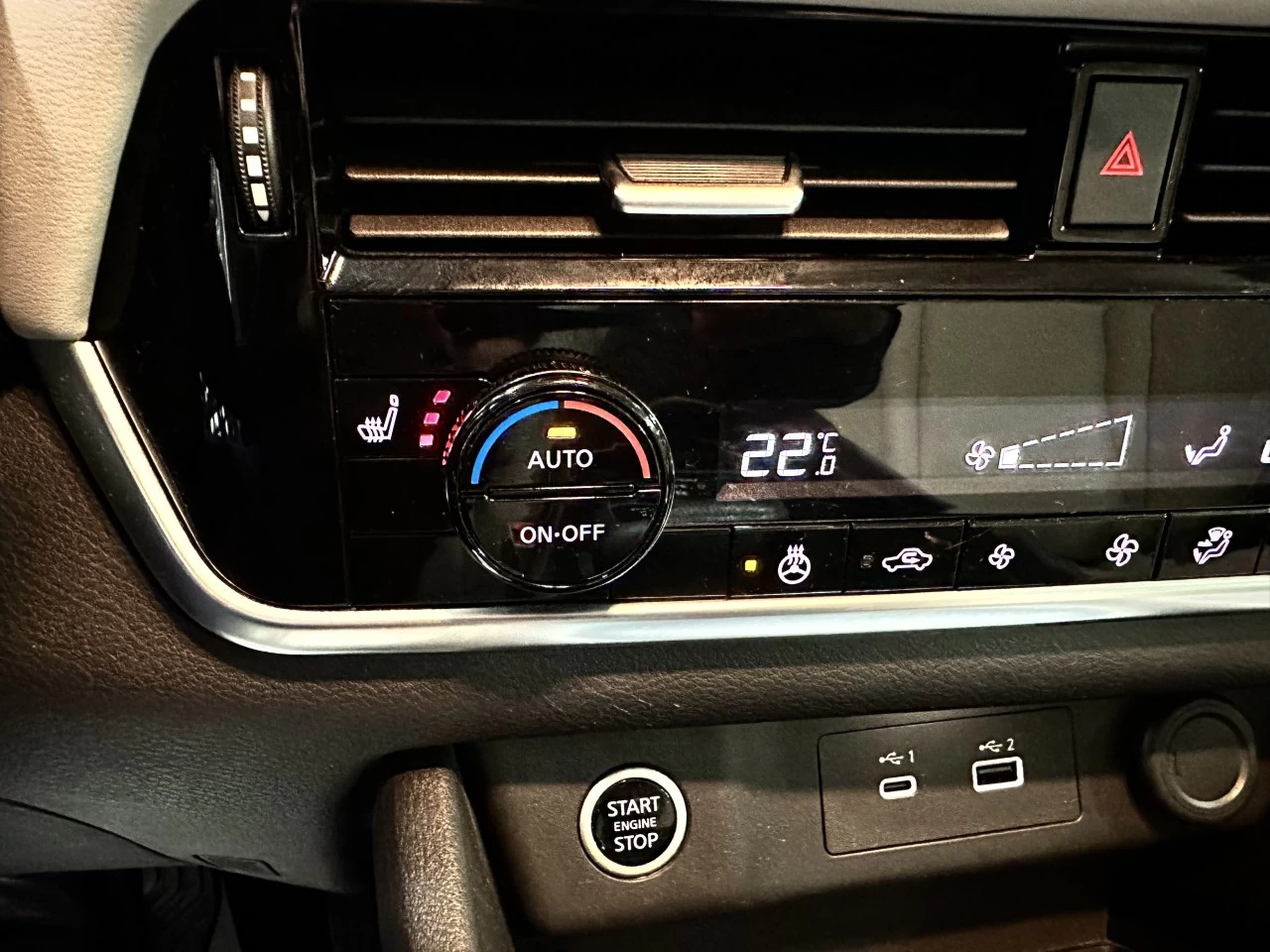 2021 Nissan Rogue SV PREMIUM AWD Image principale