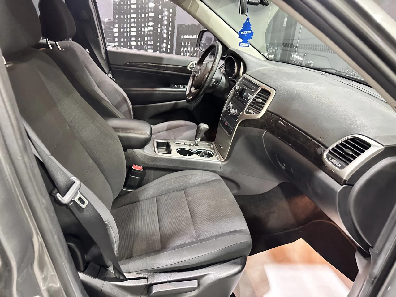 2012 Jeep Grand Cherokee Laredo 4X4 Image principale