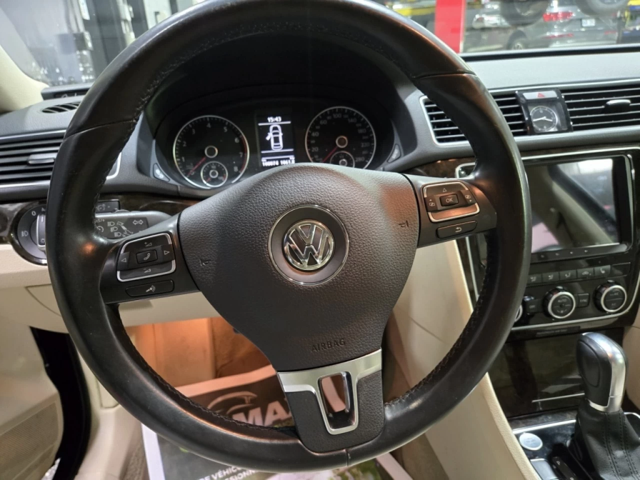 2014 Volkswagen Passat Highline CUIR TOIT BAS KILO Image principale