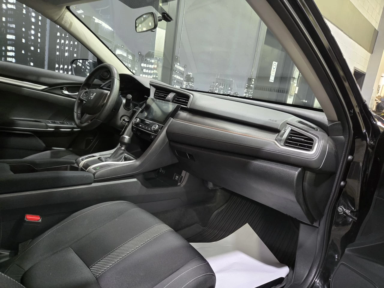 2018 Honda Civic LX BAS KILO Main Image