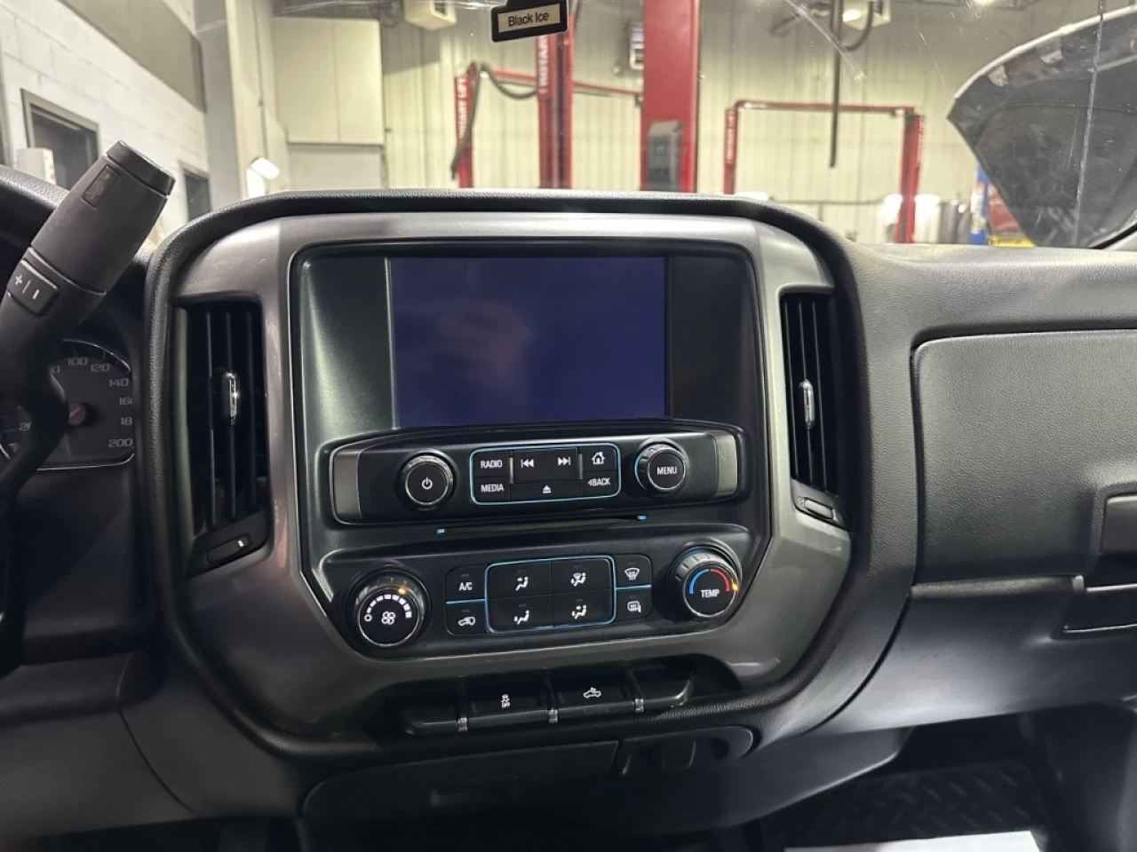 2018 Chevrolet Silverado 1500 LT 4X4 5.3L CREW CAB SEULEMENT 137 500KM Main Image