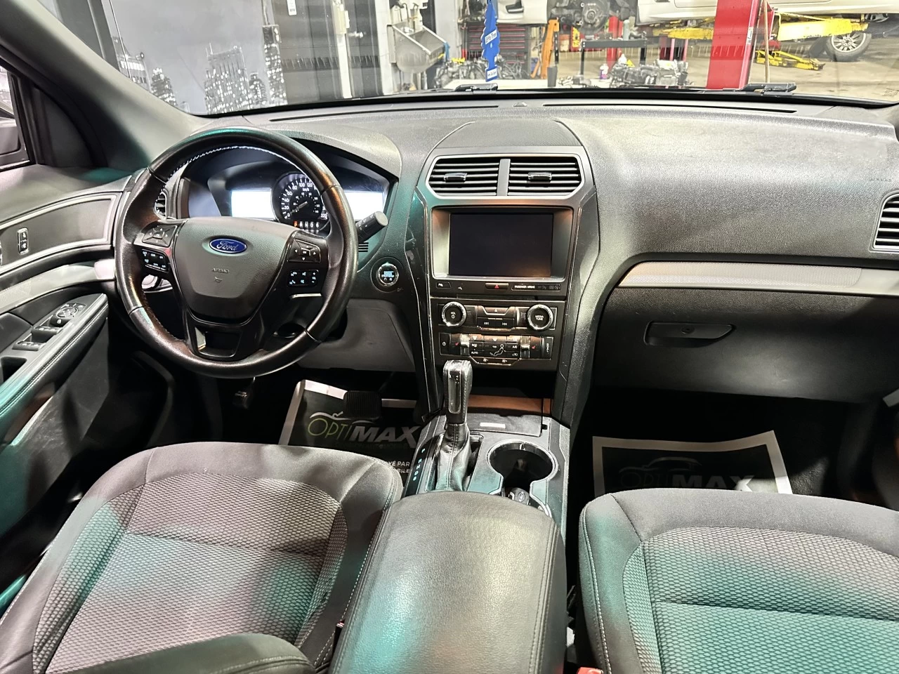 2017 Ford Explorer XLT AWD Main Image