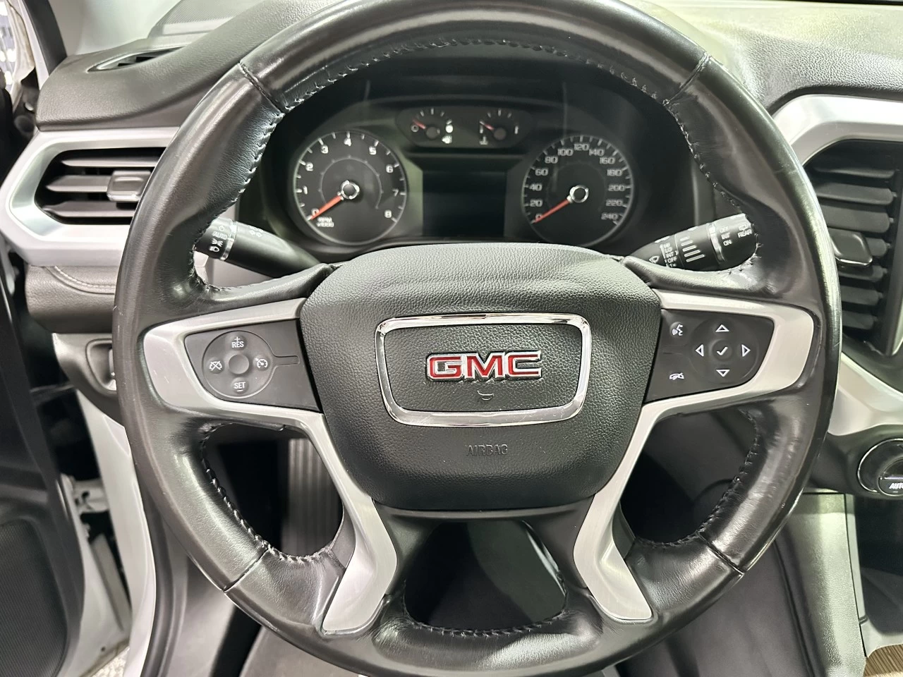 2019 GMC Acadia SLE 4X4 V6 Main Image