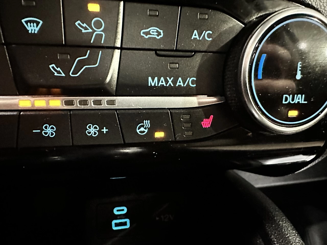 2022 Ford Escape Titanium Hybrid AWD Main Image