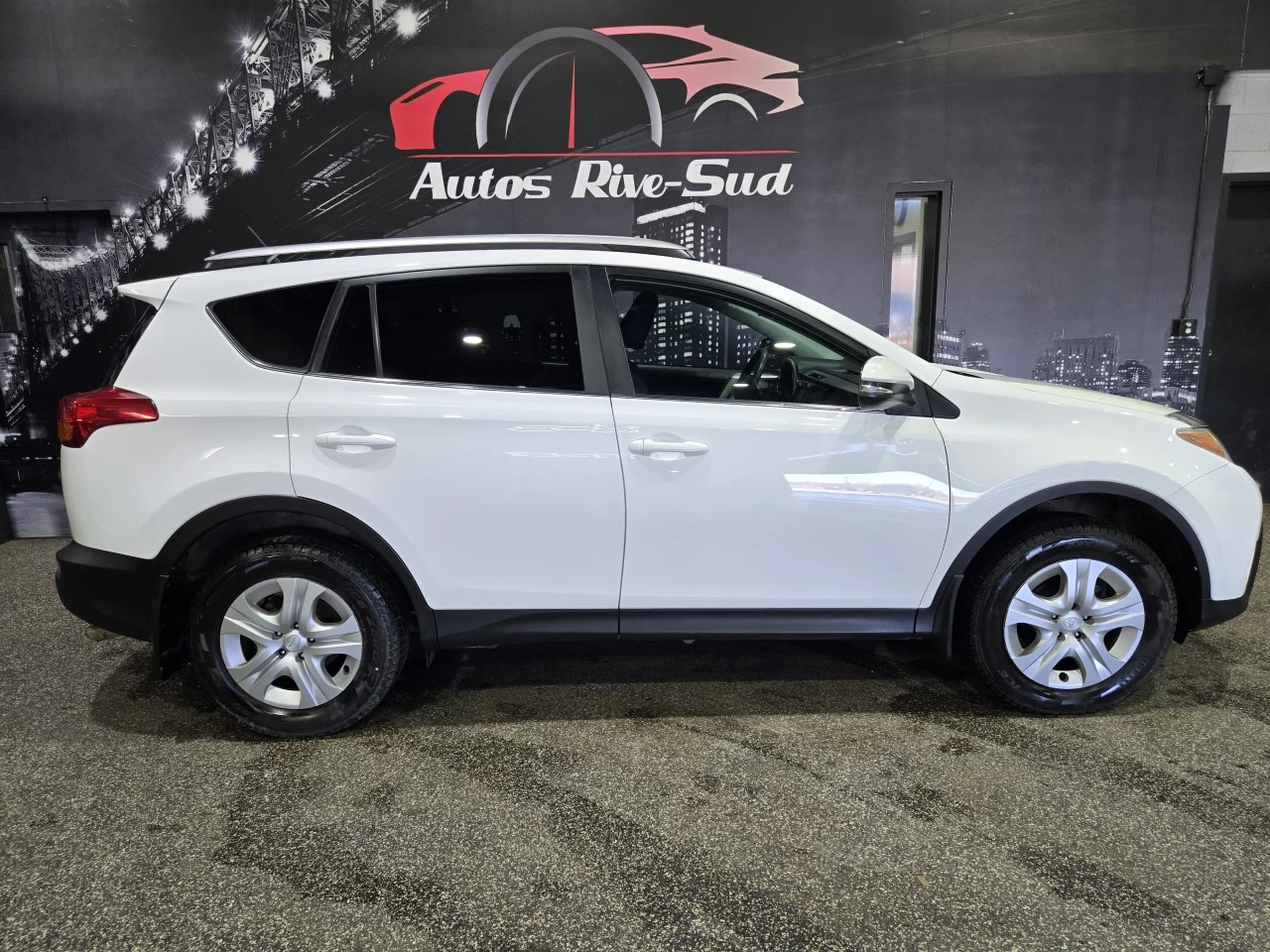 2015 Toyota RAV4 LE AWD TRÈS PROPRE Main Image