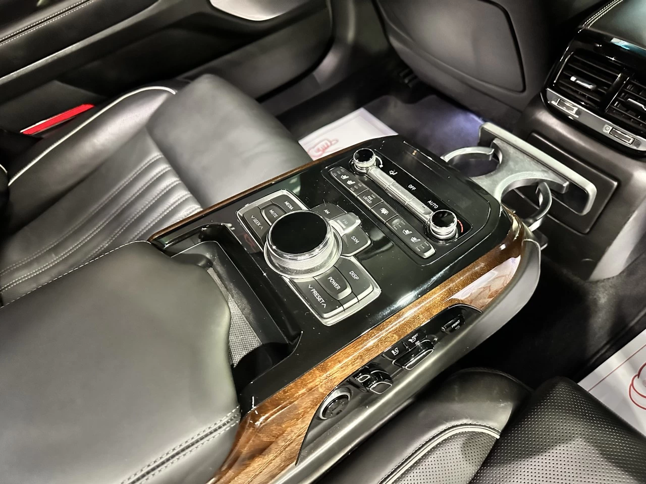 2017 Genesis G90 Ultimate 5.0L Image principale