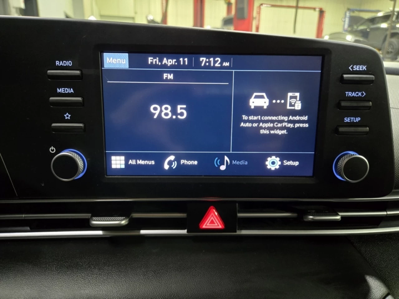 2023 Hyundai Elantra Essential IVT Main Image