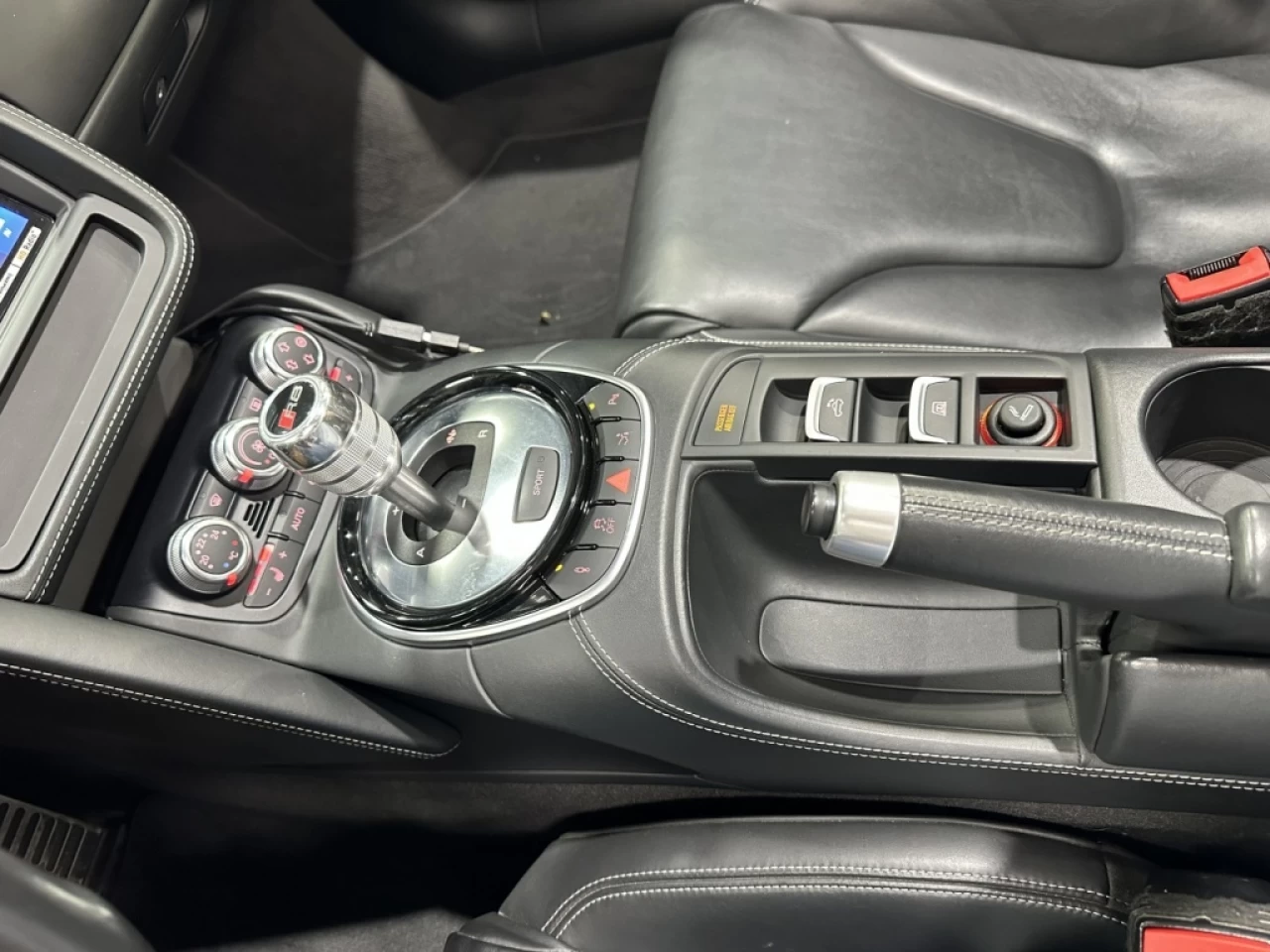 2014 Audi R8 Spyder DÉCAPOTABLE QUATTRO IMPECCABLE SEULEMENT 35 900KM Main Image
