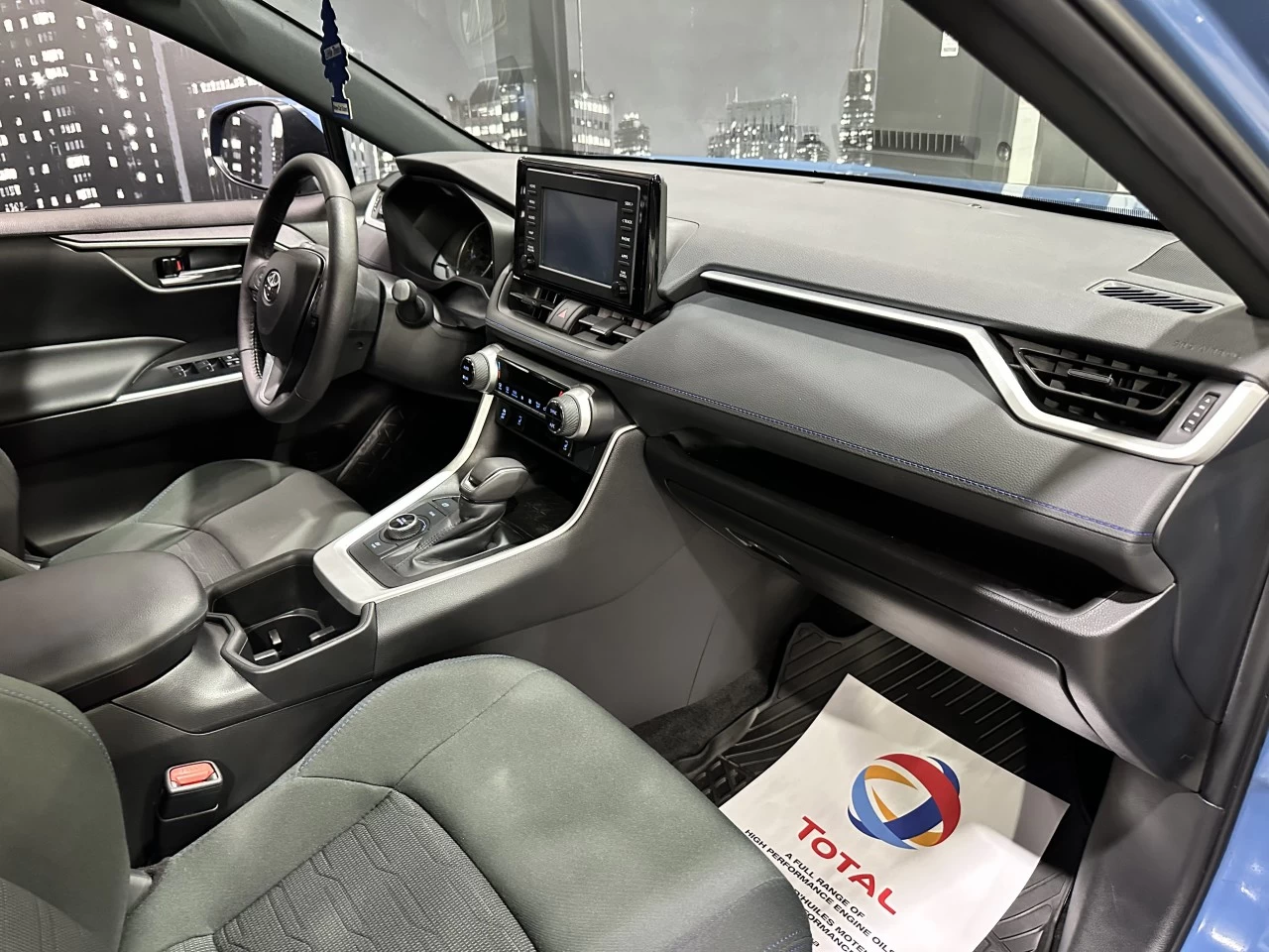 2022 Toyota RAV4 Hybrid SE TOIT BAS KILO WOW Main Image