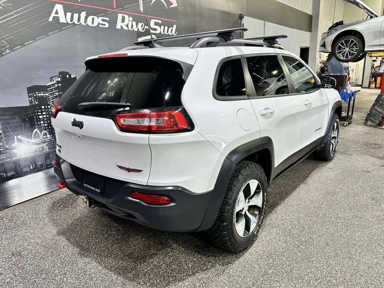 2018 Jeep Cherokee Trailhawk 4X4 Main Image