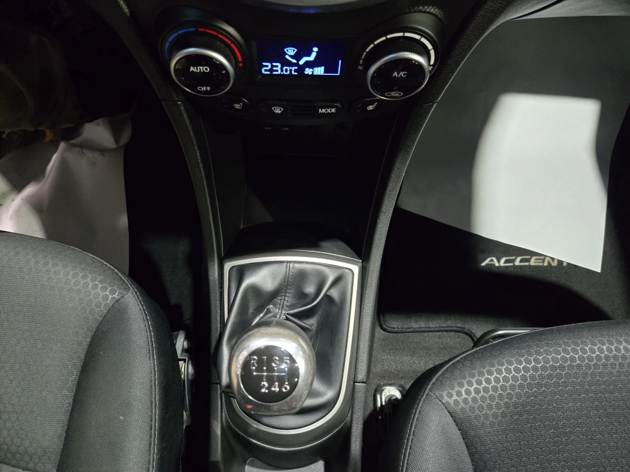 2017 Hyundai Accent GLS TOIT TRÈS PROPRE BAS KILO Image principale