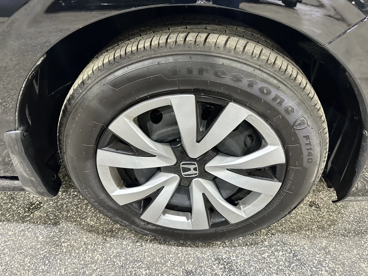 2024 Honda Civic LX-B AUTO BAS KILO 1600KM Main Image