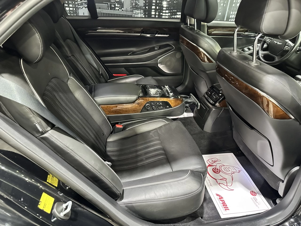 2017 Genesis G90 Ultimate 5.0L Image principale