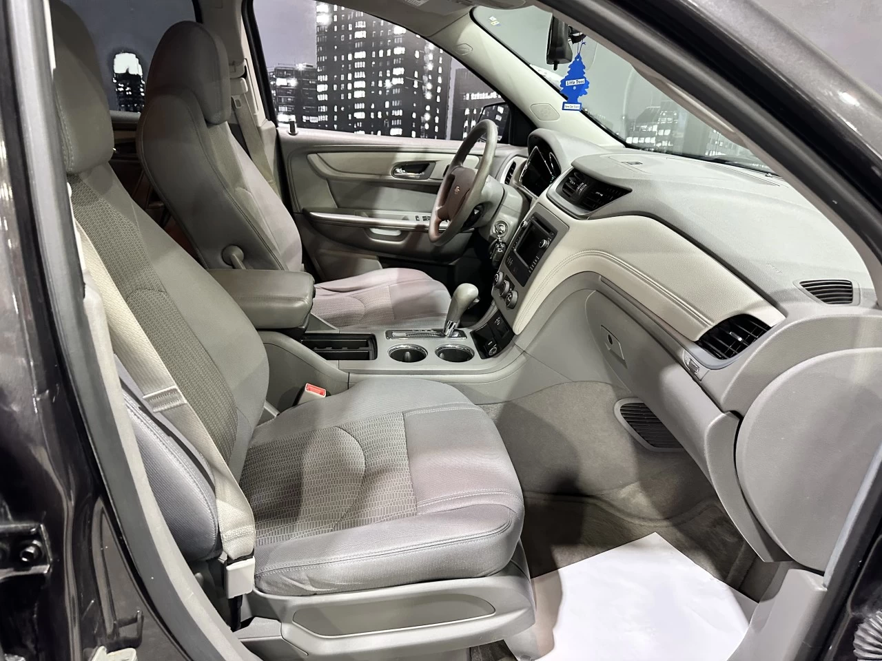 2016 Chevrolet Traverse LS *AWD* Main Image