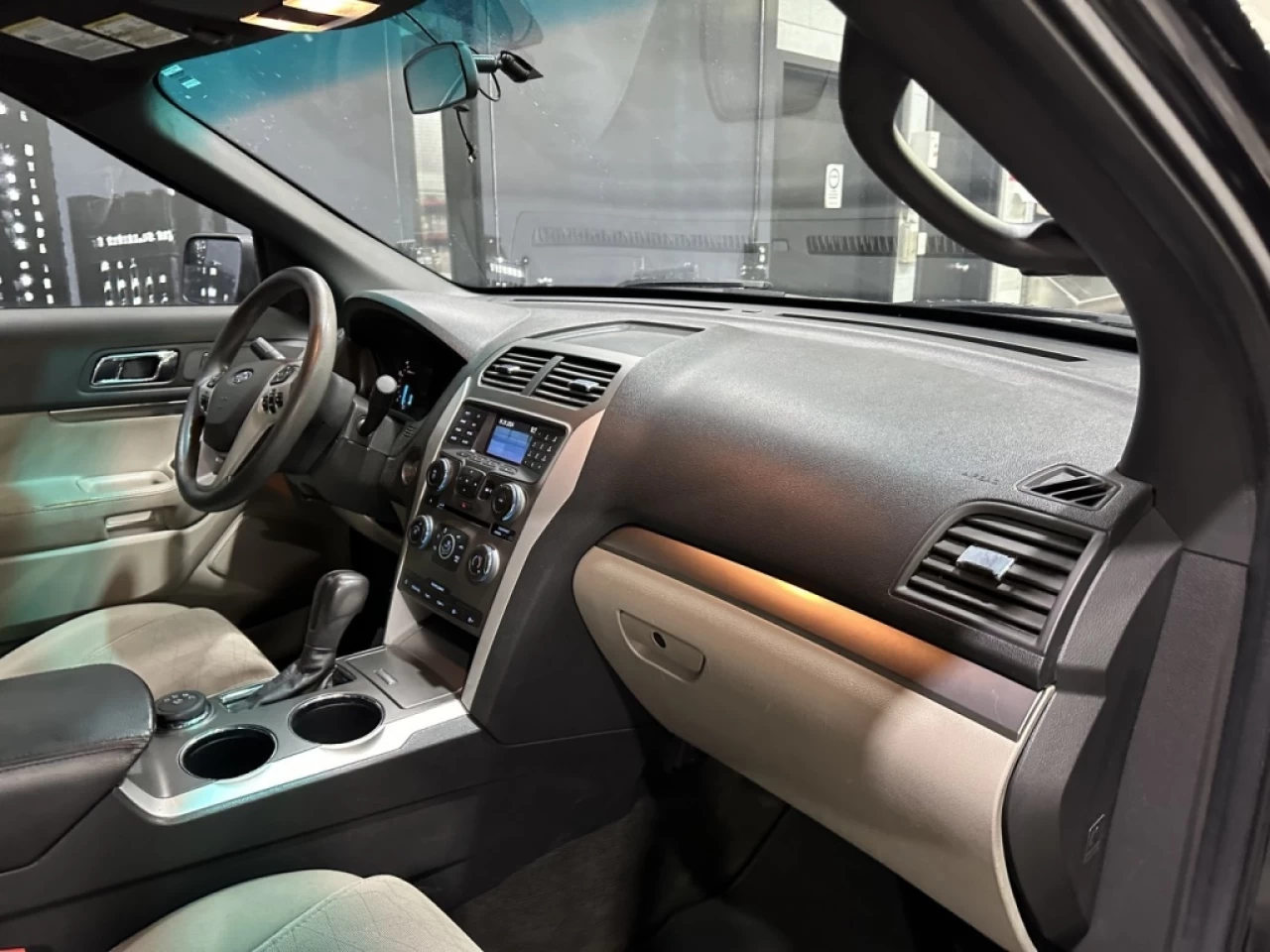 2013 Ford Explorer 4WD 3.5L TRÈS PROPRE 156 000KM Image principale