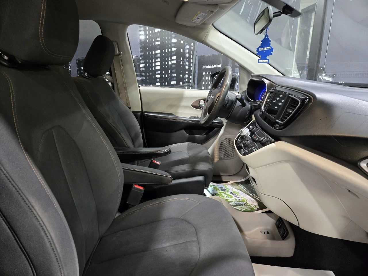 2019 Chrysler Pacifica Touring V6 PORTES ELECTRIQUES Main Image