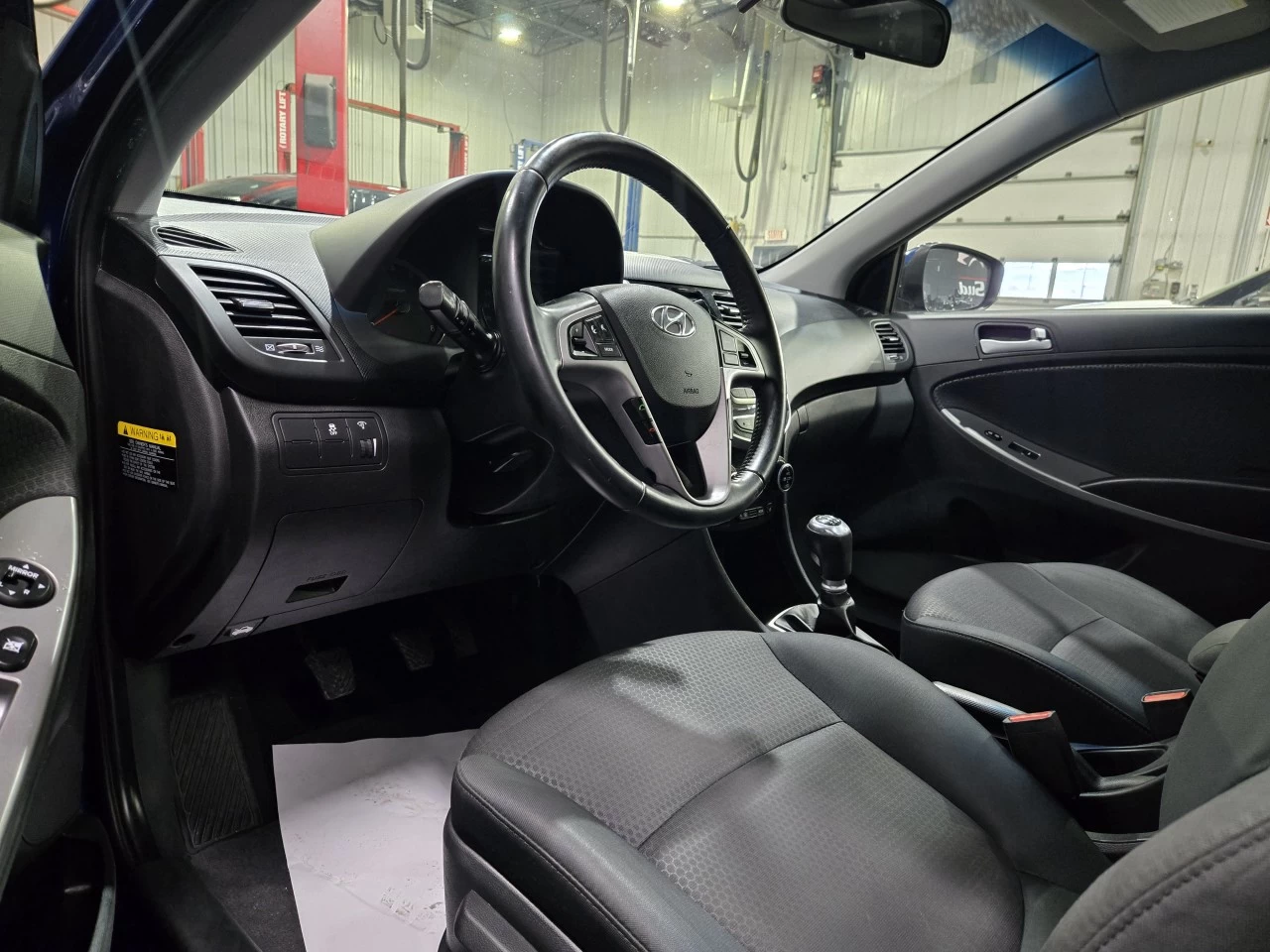 2017 Hyundai Accent GLS TOIT TRÈS PROPRE BAS KILO Image principale