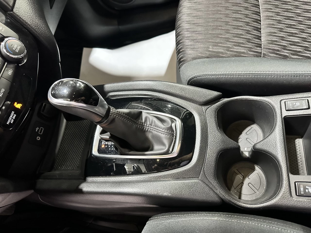 2020 Nissan Rogue SE AWD Main Image
