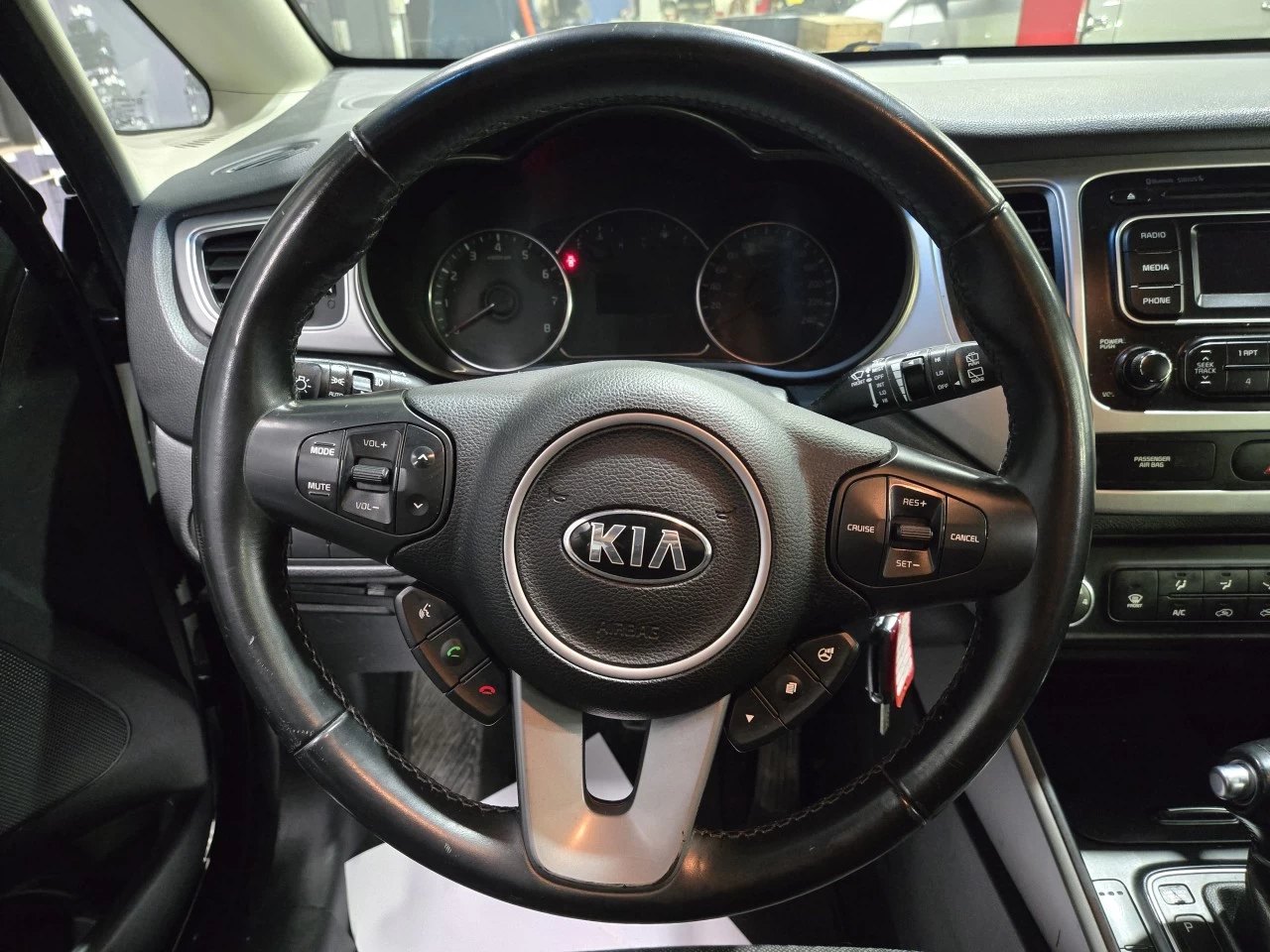 2017 Kia Rondo LX Main Image