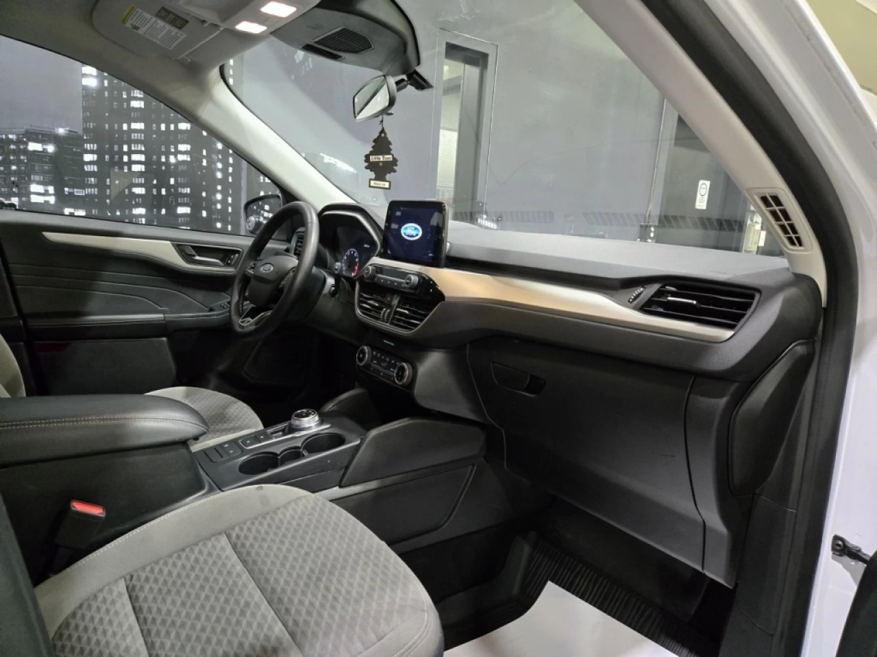 2022 Ford Escape SE AWD Main Image