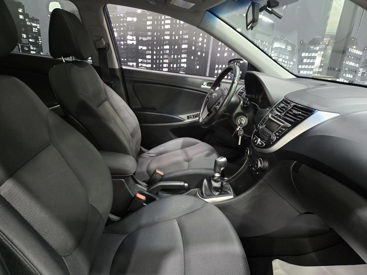 2017 Hyundai Accent GLS TOIT TRÈS PROPRE BAS KILO Image principale