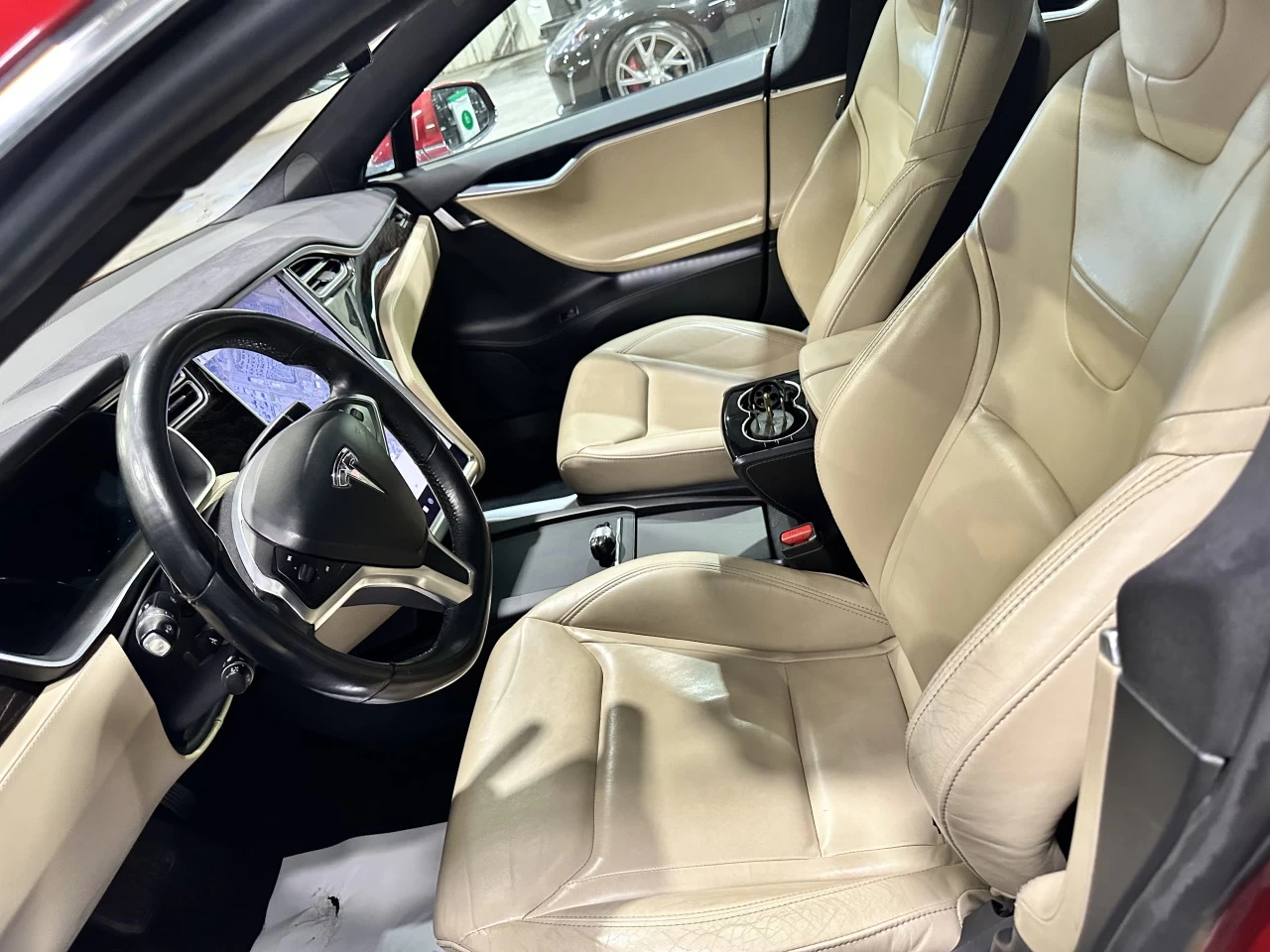 2016 Tesla S 70D AWD BAS KILO Image principale