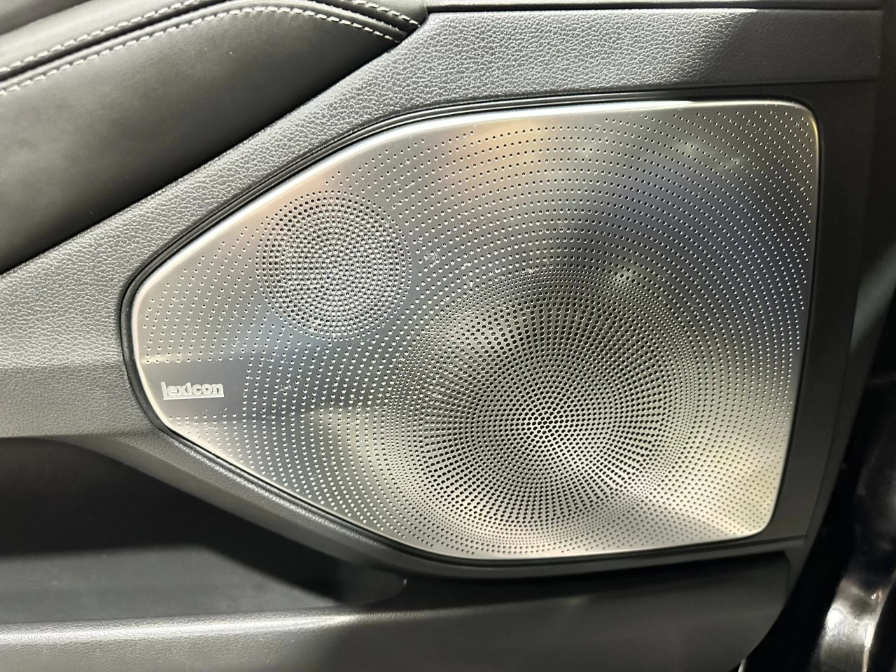 2017 Genesis G90 Ultimate 5.0L Image principale
