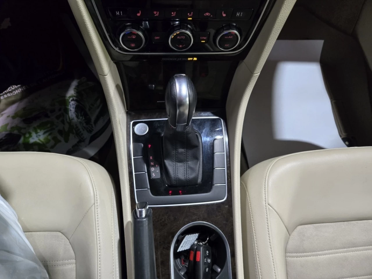 2014 Volkswagen Passat Highline CUIR TOIT BAS KILO Image principale