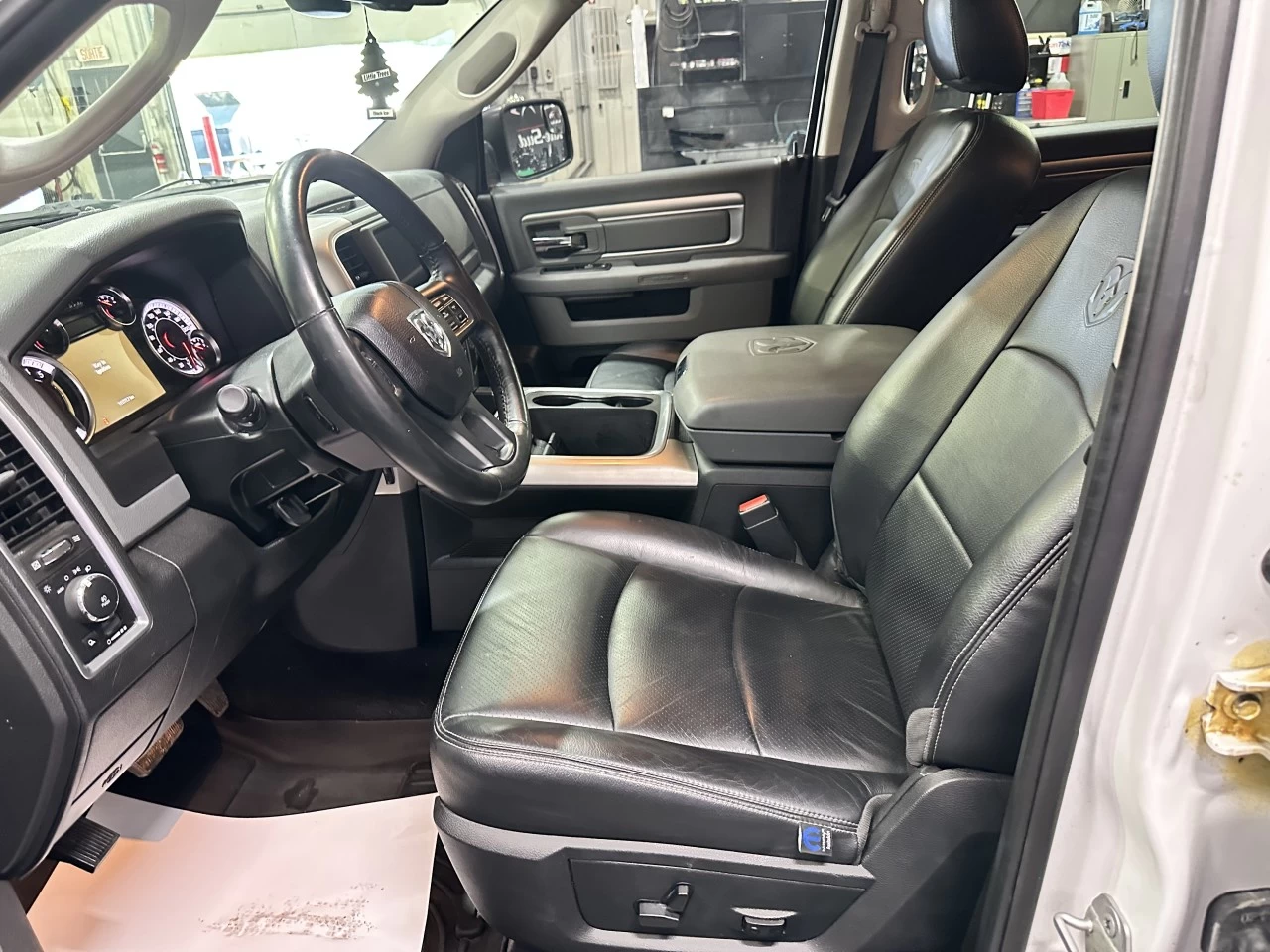 2018 Ram 1500 SLT ECODIESEL CUIR Image principale